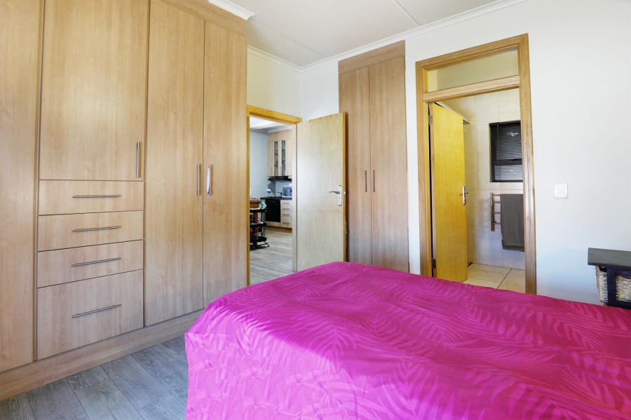 1 Bedroom Property for Sale in Old Oak Western Cape